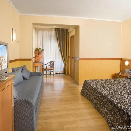 Quality Rouge Et Noir Hotel 4*