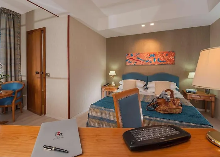 Quality Rouge Et Noir Szálloda