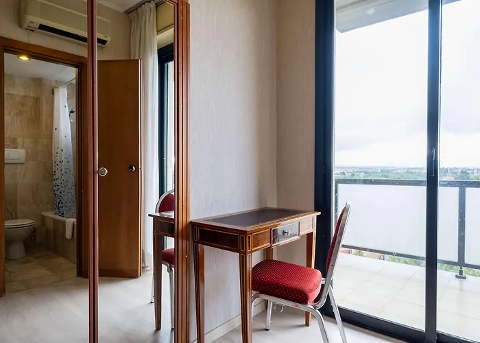 Quality Rouge Et Noir Róma