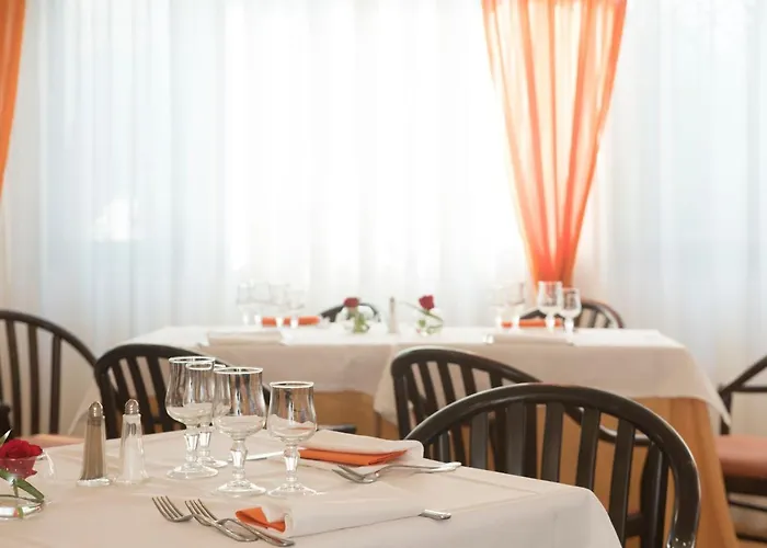 Quality Rouge Et Noir 4*