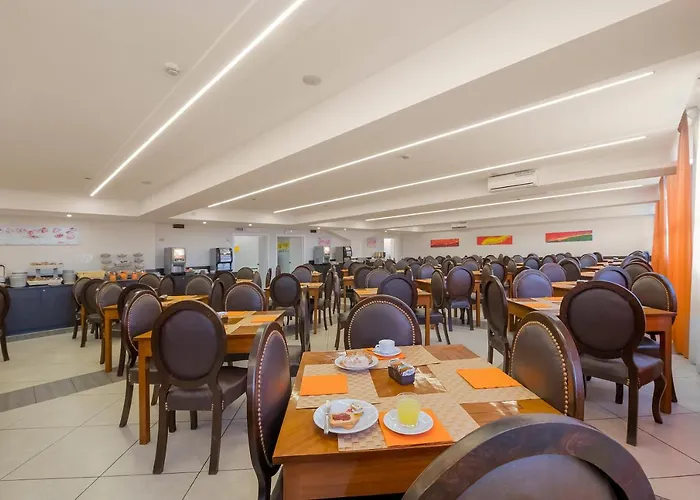 Quality Rouge Et Noir Róma