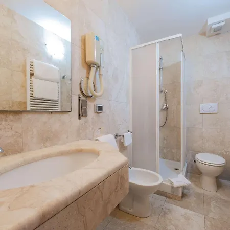 Quality Rouge Et Noir Hotel Řím