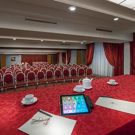 Quality Rouge Et Noir 4*